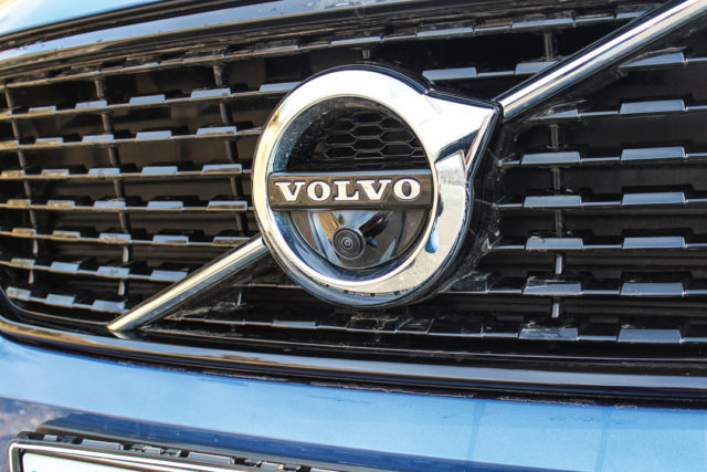 Фирменный зонт volvo